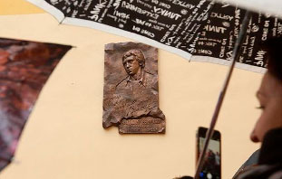 В Петербурге открыли памятный знак, посвященный Владимиру Высоцкому