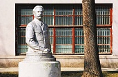 Памятники Серго Орджоникидзе 