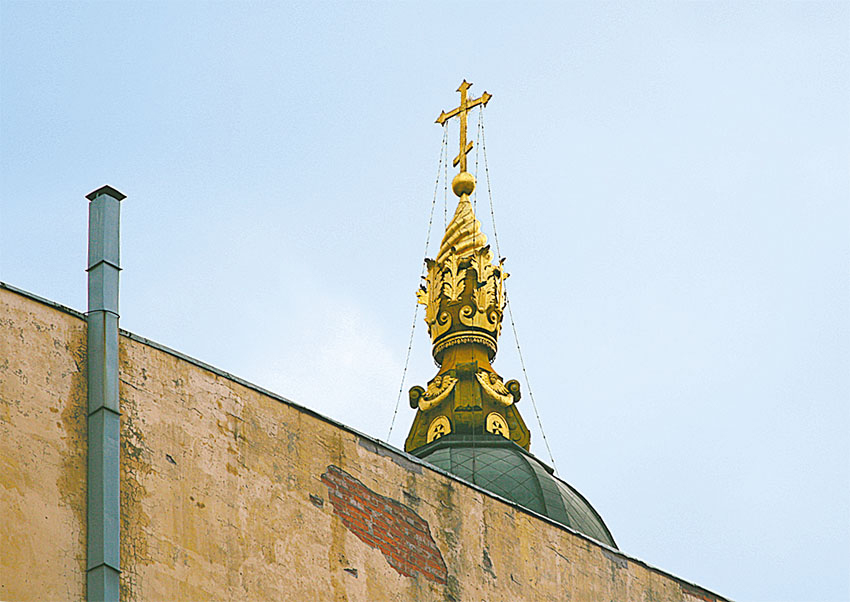 004_06_menshikov_wall_r.jpg 004_06_menshikov_wall_r.jpg